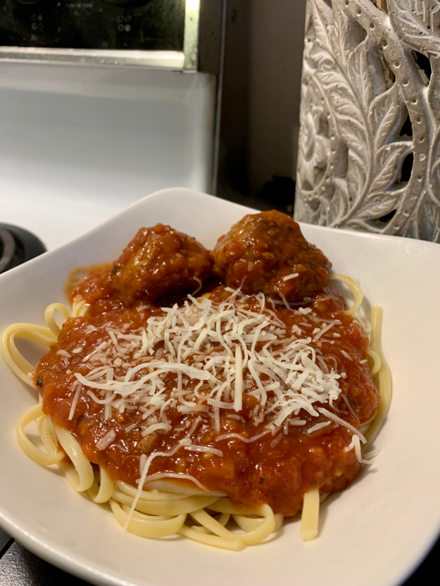 Homemade spaghetti sauce and meatballs