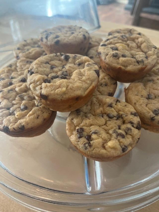 Protein chocolate chip banana muffins