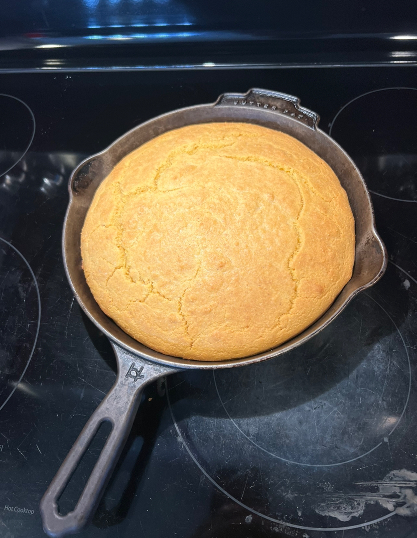 Cast iron cornbread from scratch