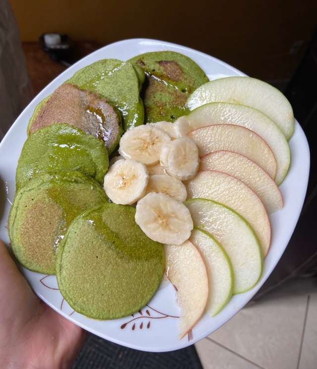 Oatmeal pancakes with spinach ;)